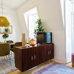 2 Beautiful Bdr Upscale Flat Embracing Tejo! Apartamento *
