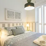 Apartamento 2 Beautiful Bdr Upscale Flat Embracing Tejo! *