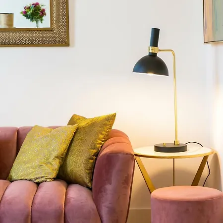 2 Beautiful Upscale Flat Embracing Tejo!