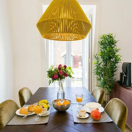 2 Beautiful Upscale Flat Embracing Tejo!