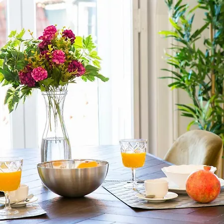 2 Beautiful Upscale Flat Embracing Tejo! Lizbona