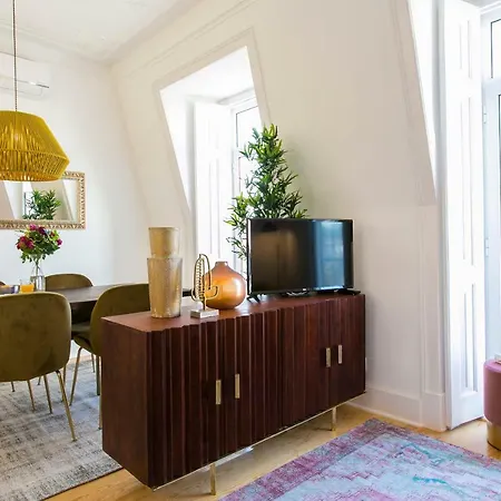 2 Beautiful Bdr Upscale Flat Embracing Tejo! Apartamento *