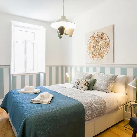 2 Beautiful Upscale Flat Embracing Tejo!