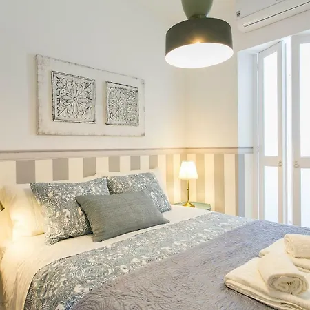 Appartement 2 Beautiful Bdr Upscale Flat Embracing Tejo! *