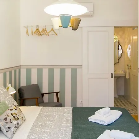 2 Beautiful Bdr Upscale Flat Embracing Tejo! Apartment *