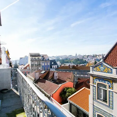 2 Beautiful Bdr Upscale Flat Embracing Tejo! Apartment *